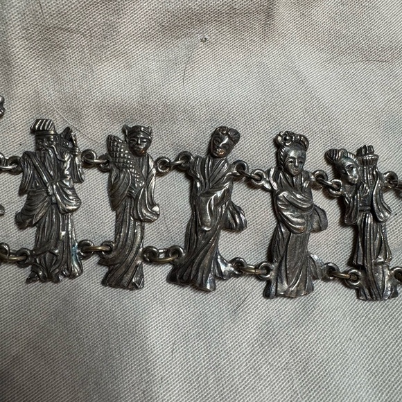 Vintage/antique Asian Silver colored Bracelet with Detailed Figures - Picture 4 of 16